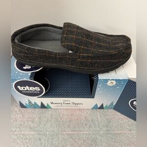 Totes Toastie’s Men’s Memory Foam Slippers XL (11-12)